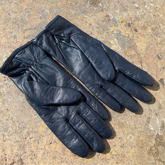 Vintage Women’s 1980s 80s Navy Blue Leather Gloves with Wool Lining - Picture 2 of 7